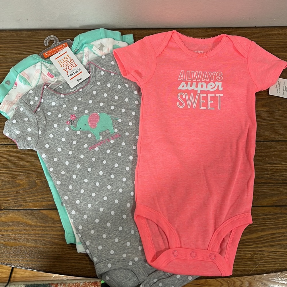 🔗 CARTER’S Baby Girl 4pc Onesie Bundle. NWT. Size 9M.